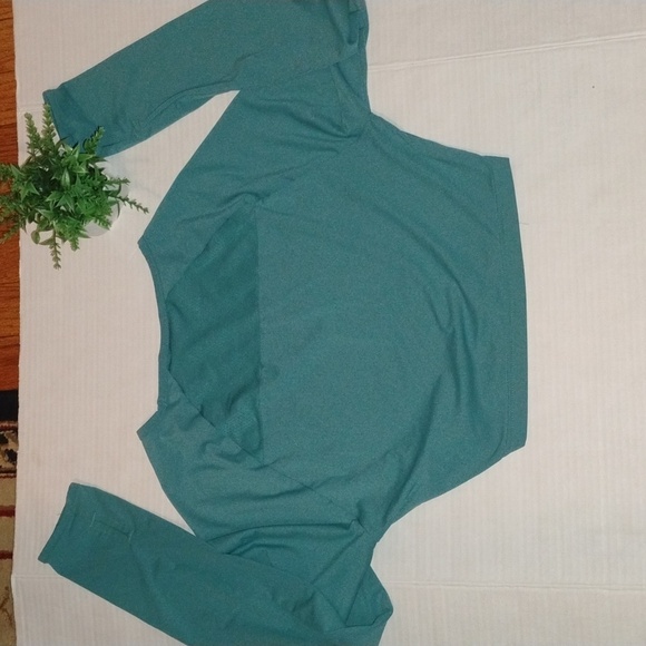 Gymshark Long Sleeve Crop Top. Teal in color. Women's size Small. - Picture 4 of 10